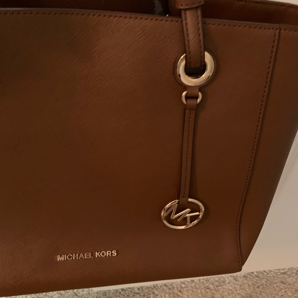 Perfect Condition, Flawless Authentic Mk Purse - image 2